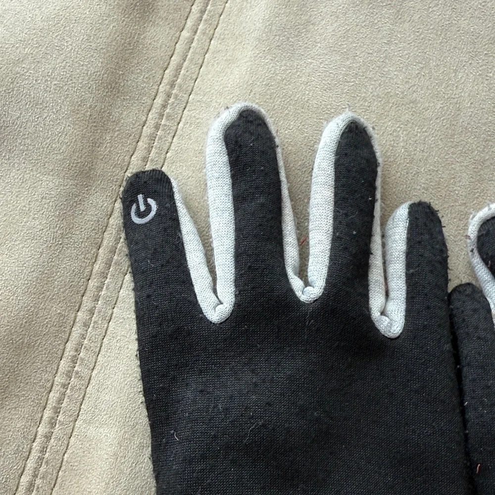 Swiss Tech Black and White Touchscreen Gloves